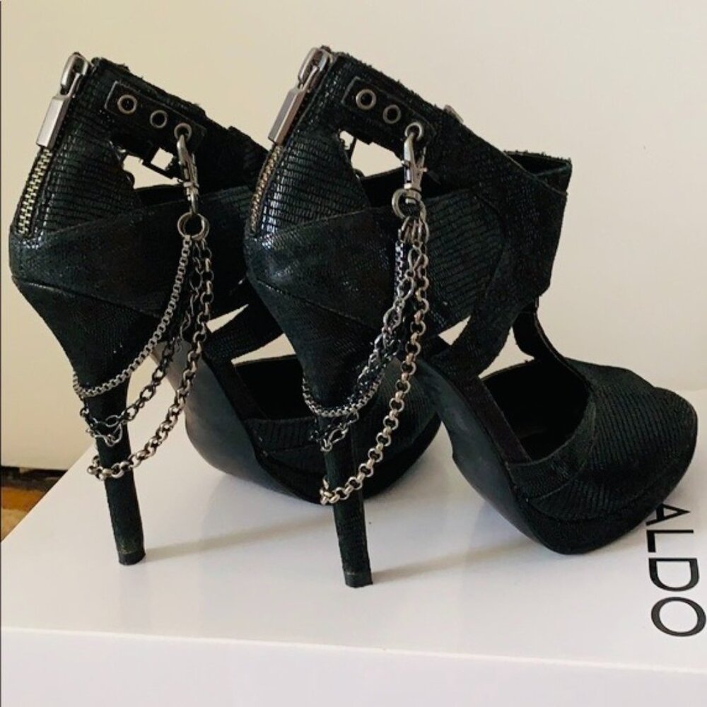 Chained black heels